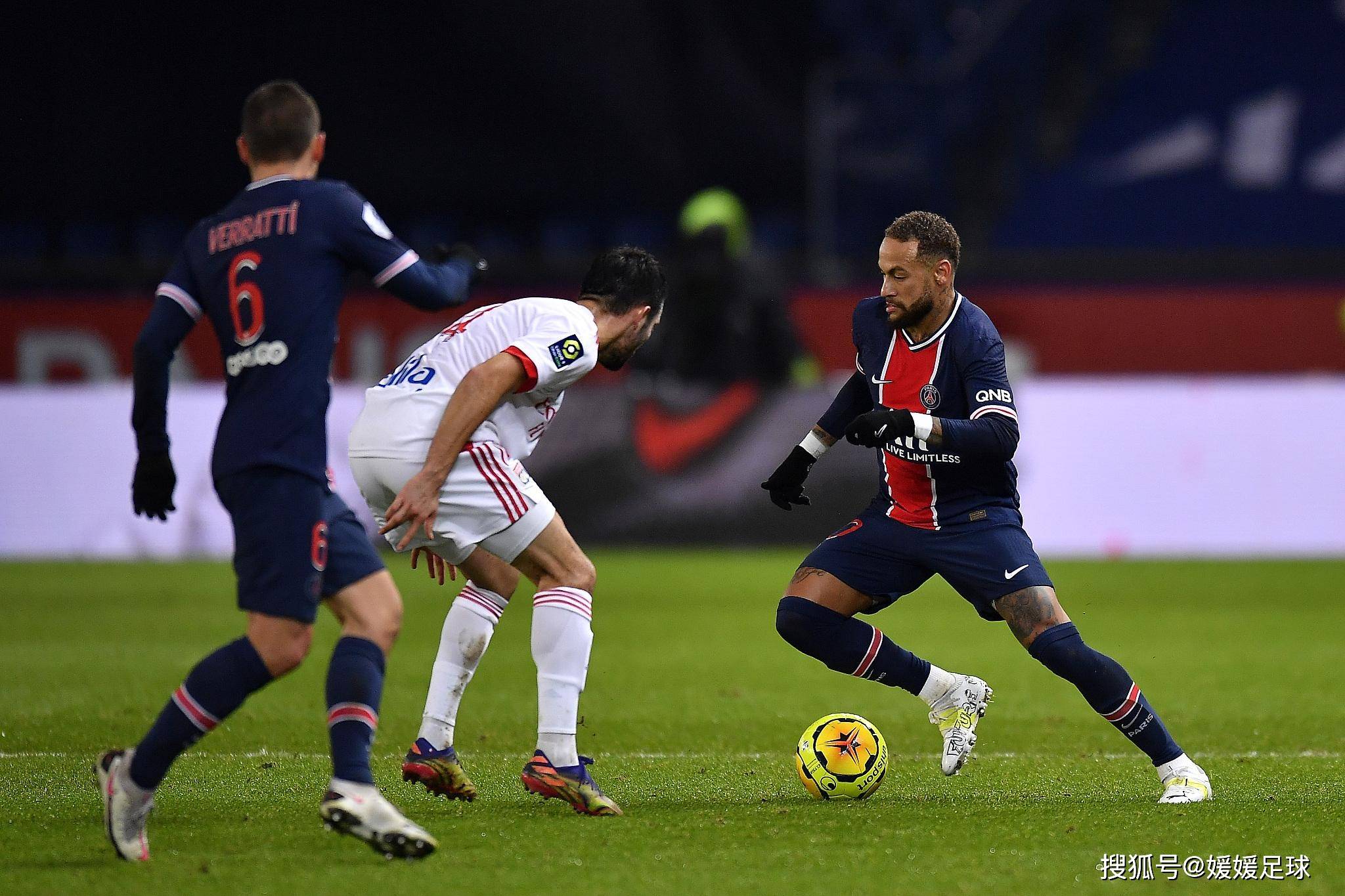 里昂客场挑战南特，两队实力接近