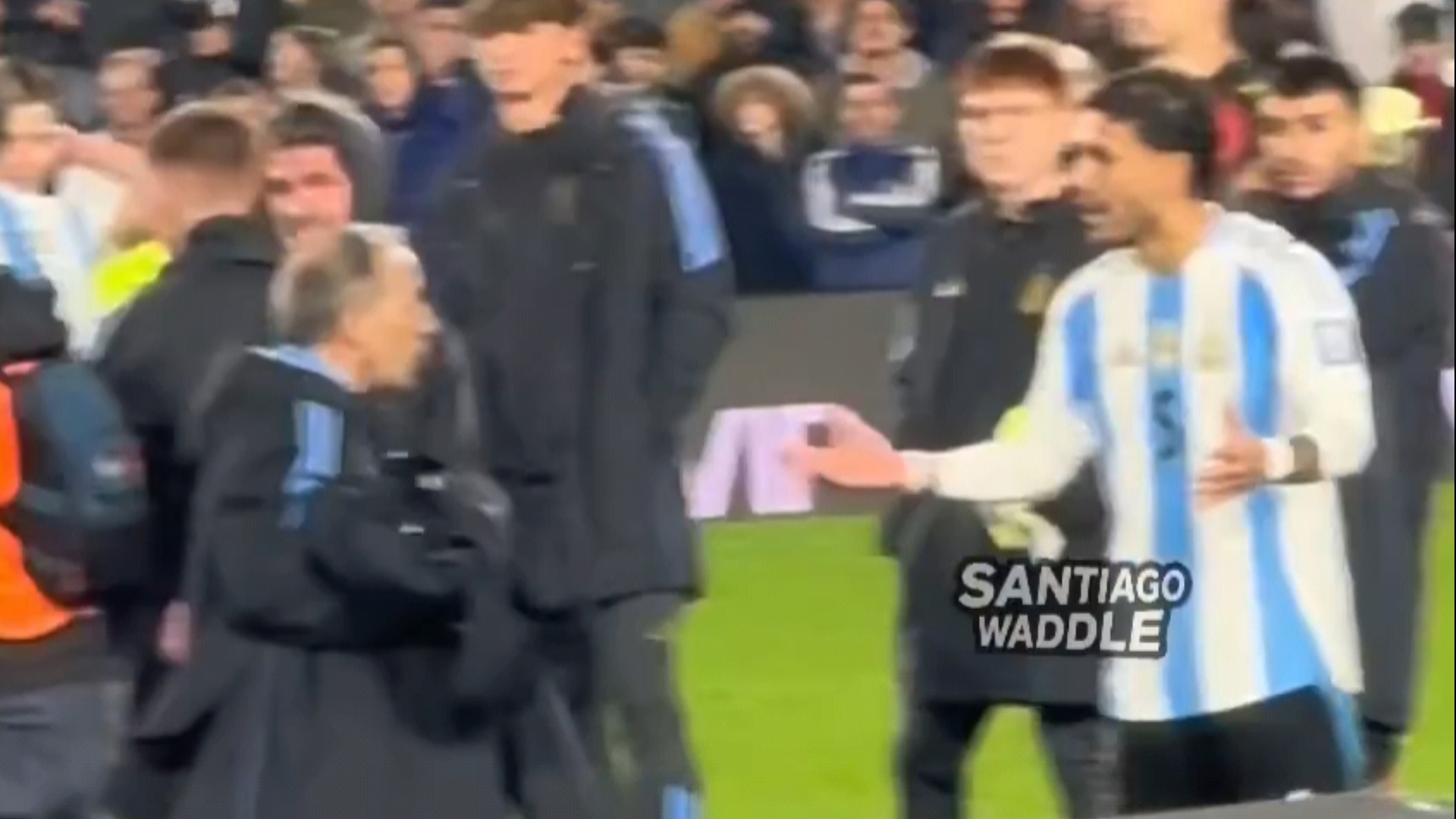 关于哥伦比亚鏖战阿根廷，格纳布里统治全场的信息